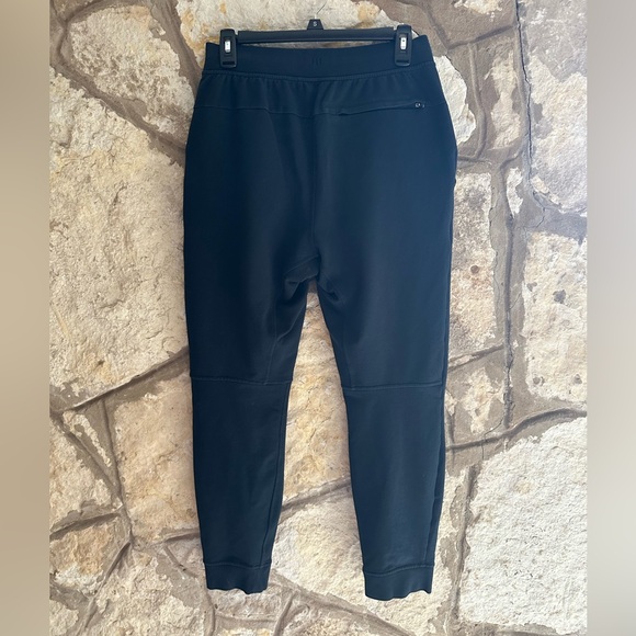 Lululemon City Sweat Jogger Shorter Length Classic
Navy Size Small - Picture 6 of 8
